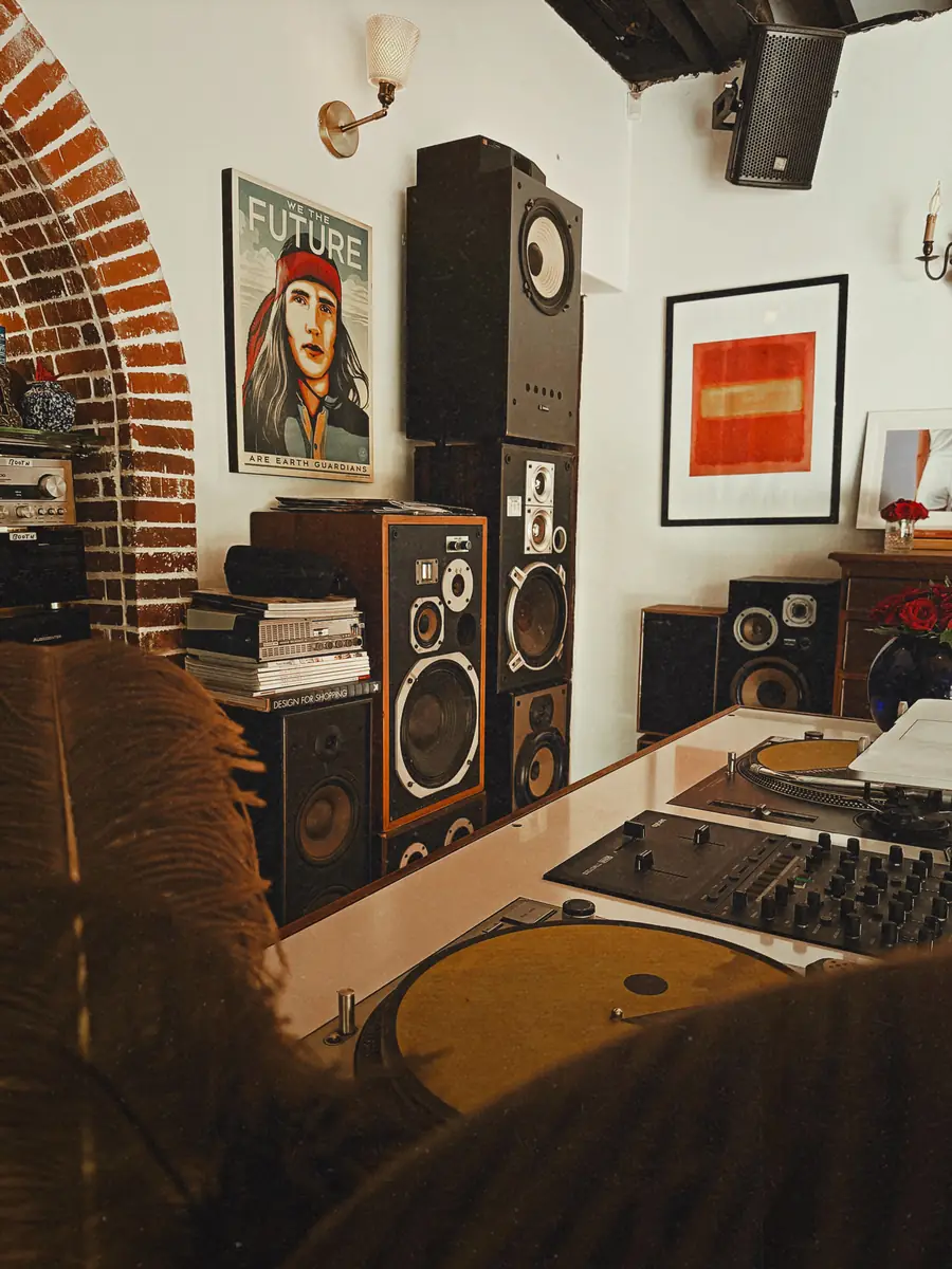 Vintage speakers and a turntable